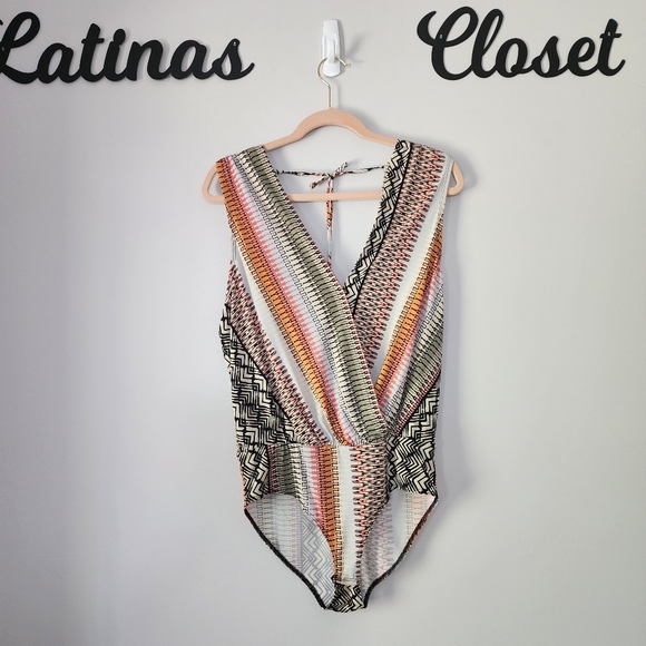 BCBGeneration Tropical‎ Ripple Low V-neck Bodysuit Size Medium - Picture 5 of 11